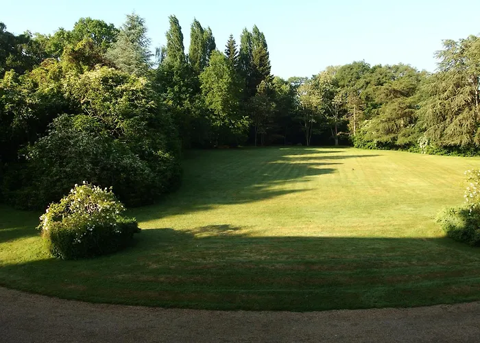 Chateau Dans Le Calme De L'anjou