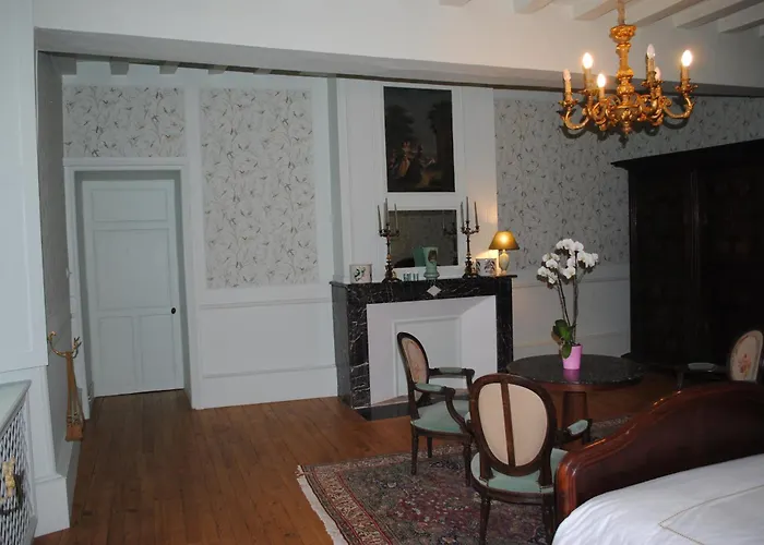 Chateau Dans Le Calme De L'anjou בית נופש