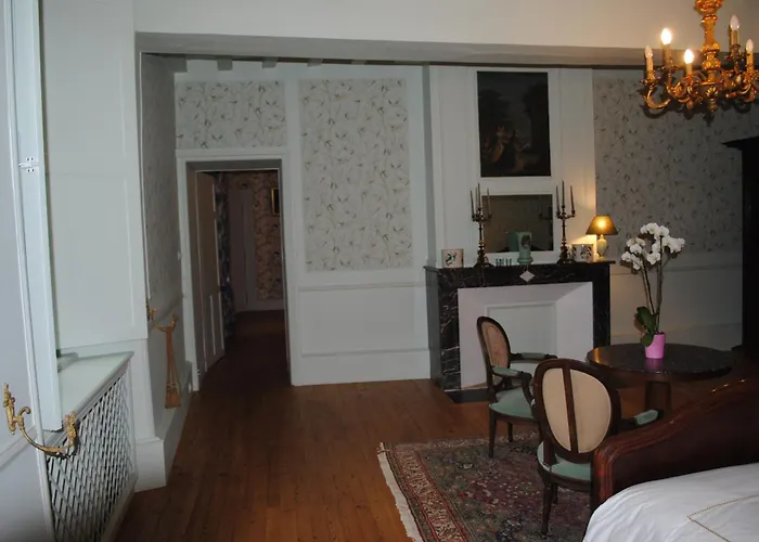 Chateau Dans Le Calme De L'anjou בית נופש Pouancé